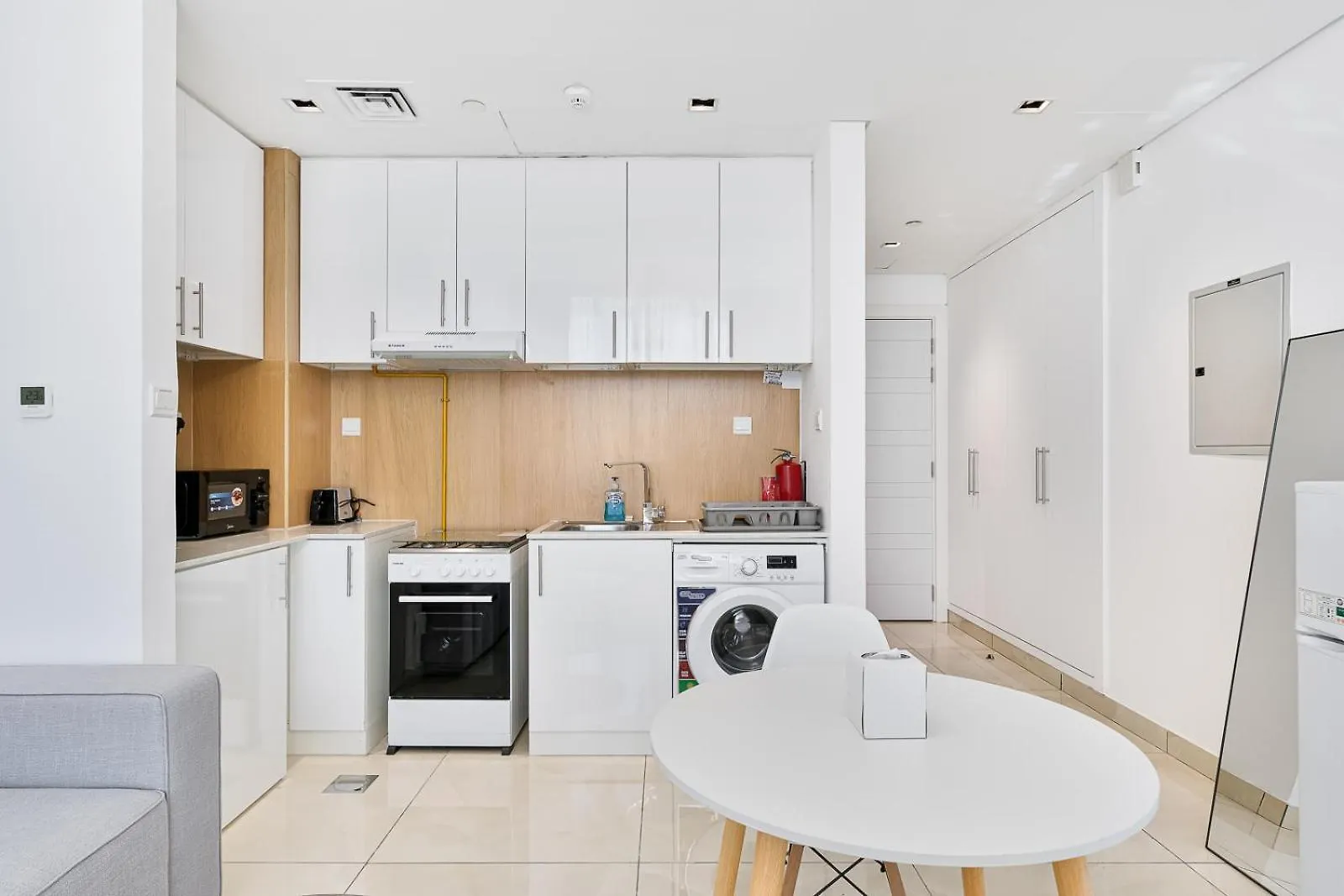 Apartment Lovely Studio With Pool And Gym Dubai