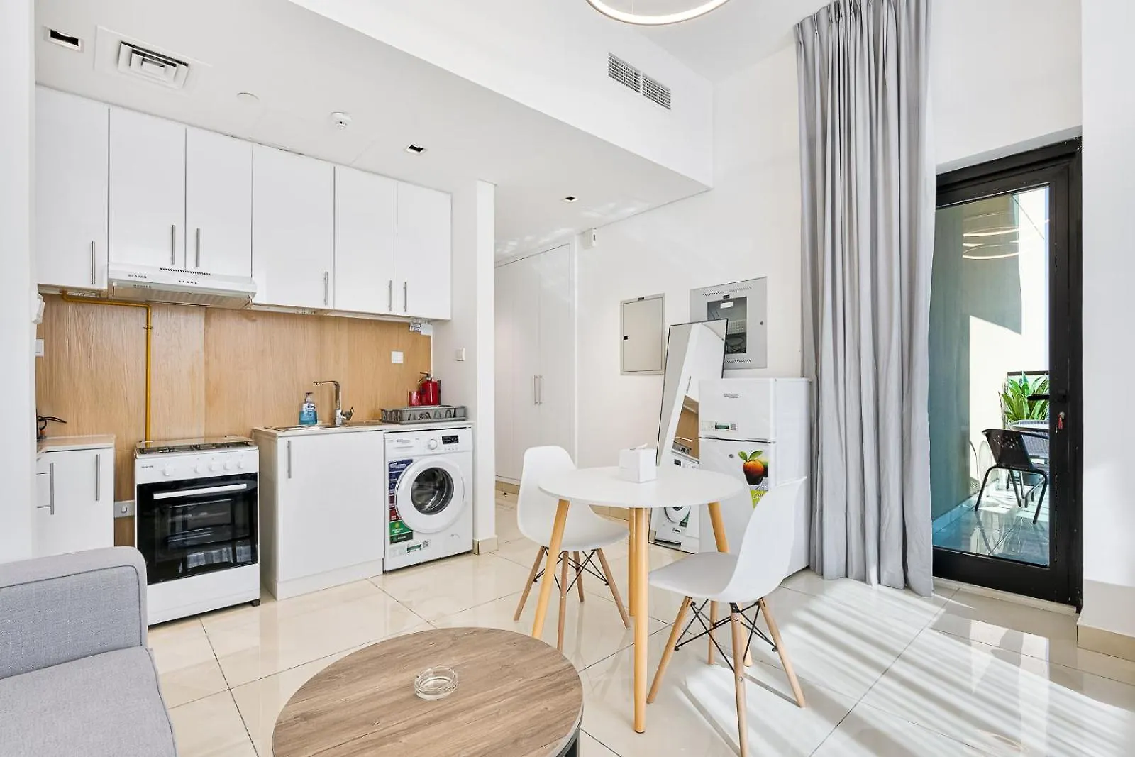 Apartment Lovely Studio With Pool And Gym Dubai
