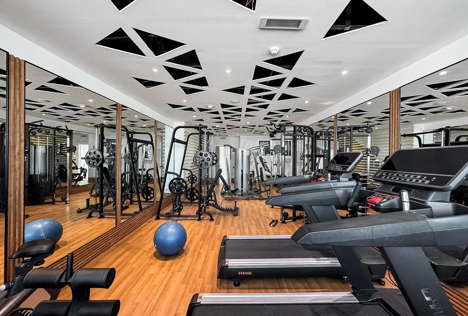 Lovely Studio With Pool And Gym Dubai